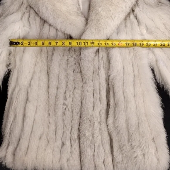 SAGA FOX Elegant White Fur Coat size L pre owned Exellent condition